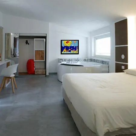 מלון Borgo San Lorenzo 4*