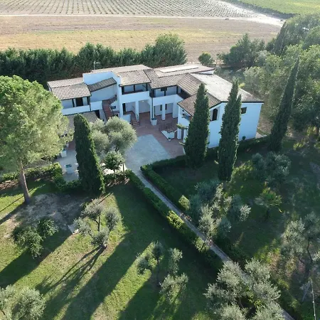 Borgo San Lorenzo מלון