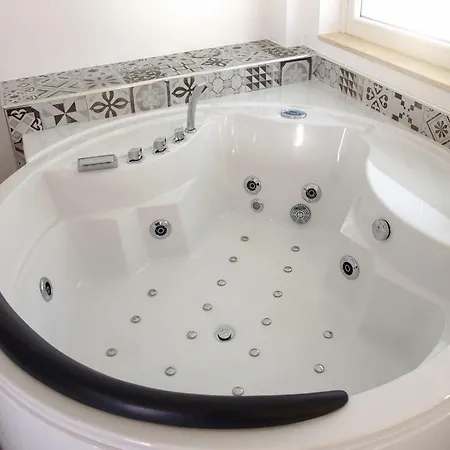 فندق Borgo San Lorenzo تشيرينيولا